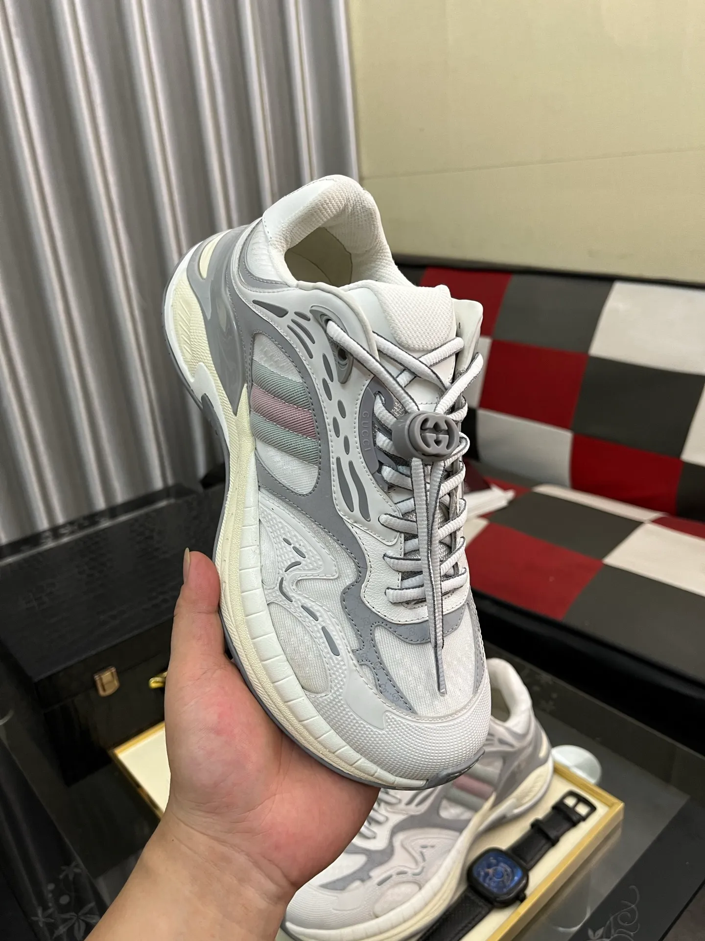 Men's men's shoes 💰1040⌚️⌚️GUCCI Gucci's new dad shoes 🇮🇹Top version🇮🇹🔜Purchasing level High version: The original disassembly took more than 3 months to develop 1:1, the version has been upgraded again, chips, packaging, imported mesh, all made with computerized cars Couple 👫 style 🔜Versatile in all seasons🔜 Fashion🔜 Personality 🔜Distinctive 🔵Full range of layouts, welcome to inquire for pictures Outsole: The latest original developed TPU vacuum Upper: Original mesh, super breathable 💯Full set of packaging Medium and low belt LOGO Size: Women's size 35-40 Men's size 38-45 (38 45 customized
